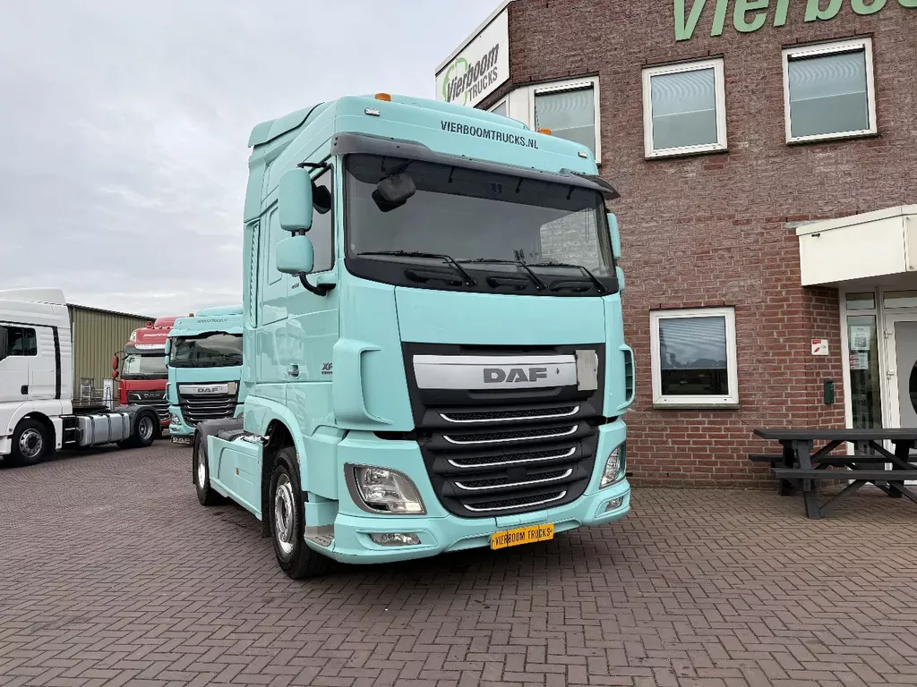 DAF XF 106.460 XF460 4X2 Spacecab / 2 beds / Hydraulics / alcoa / full spoilers / ADR
