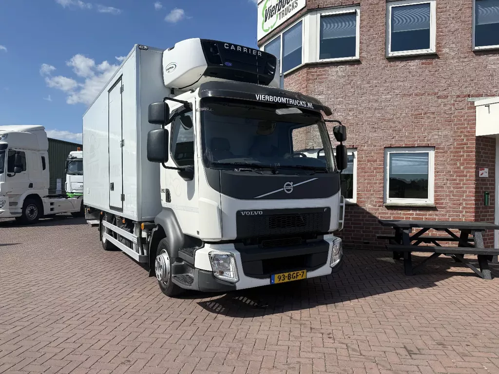 Volvo FL FL210 4X2 Kuhlkoffer mit Carrier Supra 550 / LBW / AHK