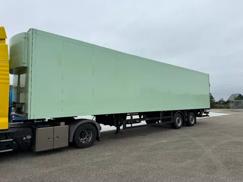 Schmitz Cargobull 2-Assige gestuurde bloemen/planten oplegger met 2 tons klep en kachel NIEUWE APK!!!!!!!!!