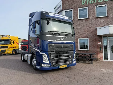Volvo FH FH420 Globetrotter lowdeck / 2x tank / acc / Volvo Service / Top condition NL Truck