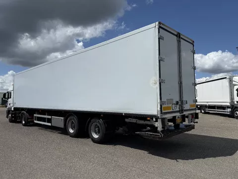Fruehauf 2-Achse Isokoffer mit Lenkachse und LBW Reifen 90%