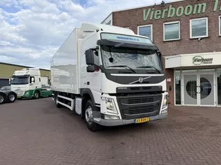 Volvo FM FM330 4X2 Globbetroter / Koffer mit LBW