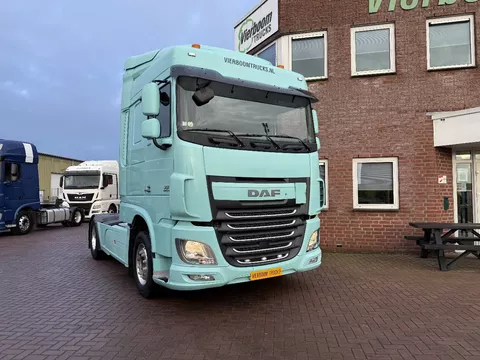 DAF XF 106.460 XF460 4X2 Spacecab / 2 beds / low kilometer / alcoa / full spoilers / ADR