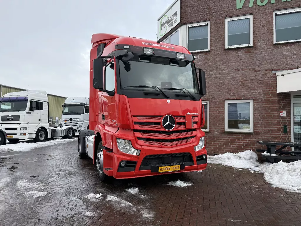 Mercedes-Benz Actros 1836 Actros 1836LS 4X2 / Streamspace / Smart tacho / Fridge / 2x Tank