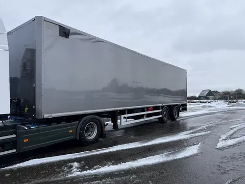 TRADEPORTTRAILER 2-Assige gestuurde kasten oplegger met klep APK 11-2026(kleine schade links boven / small damage)