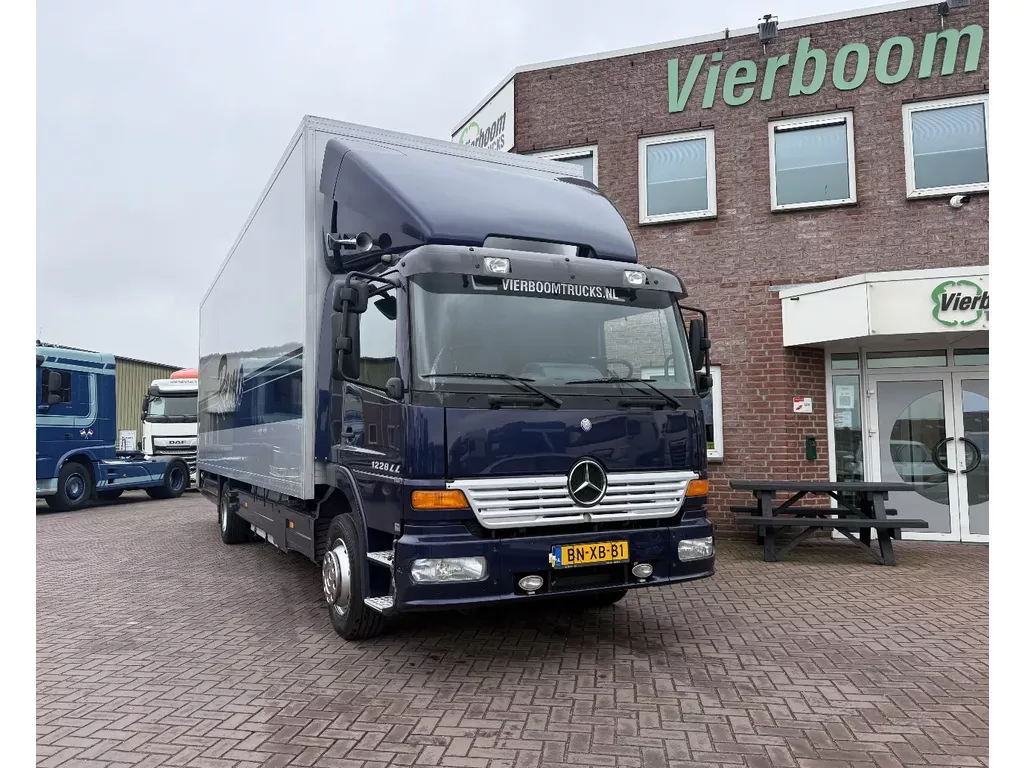 Mercedes-Benz 1223L Koffer mit Ladebordwand / Klima / Euro3 / 11.990KG
