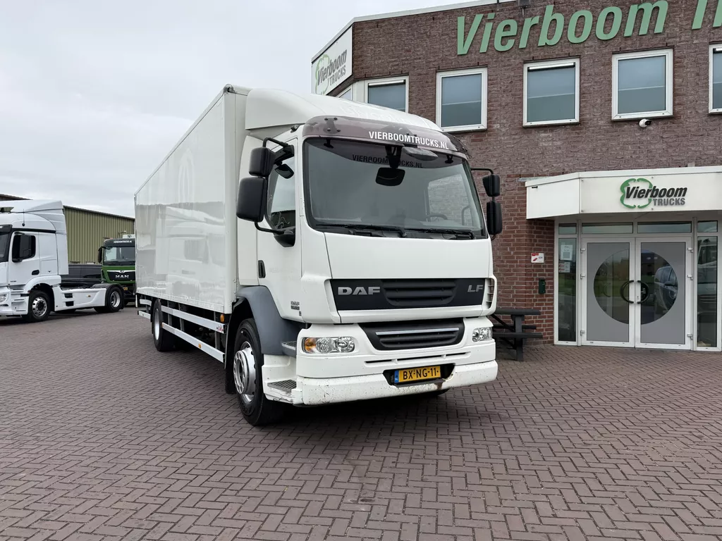 DAF LF 55 LF55-220 Koffer mit Ladebordwand