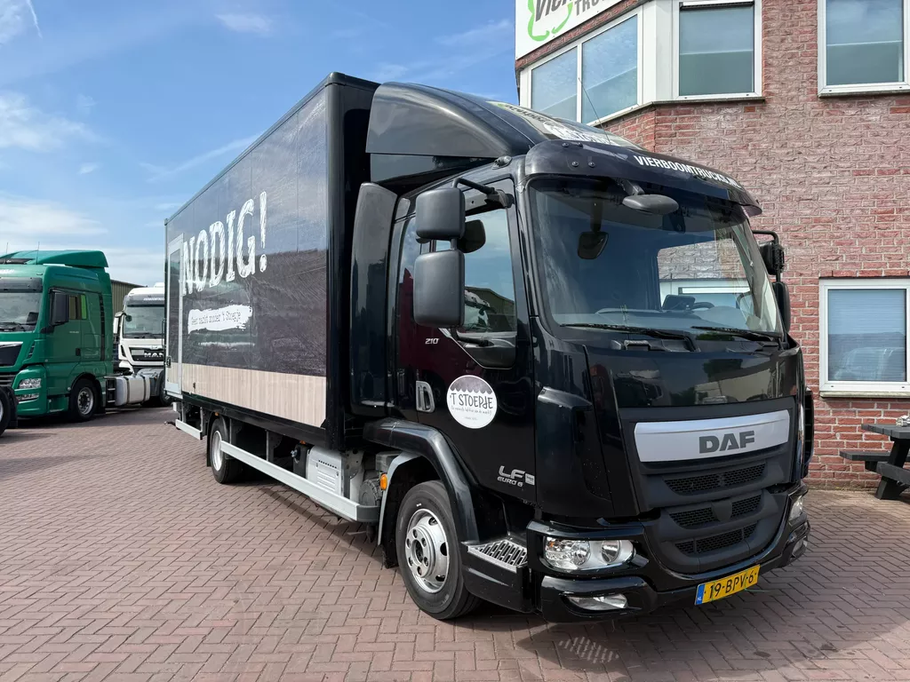 DAF LF 210 LF210 Koffer mit Lbw / 1x Bett / Ahk / Klima