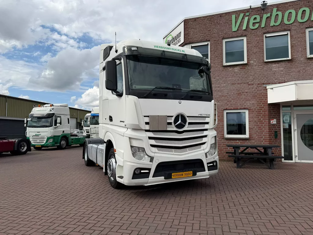 Mercedes-Benz Actros 2442 Actros 2442LS 6X2 Midlift (Right hand drive)