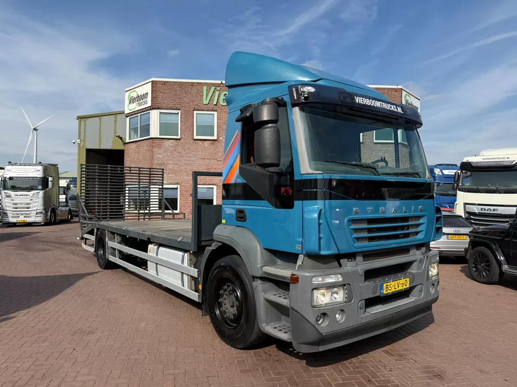 Iveco Stralis 190S 190S31 7meter machinetransporter with hydraulic ramp