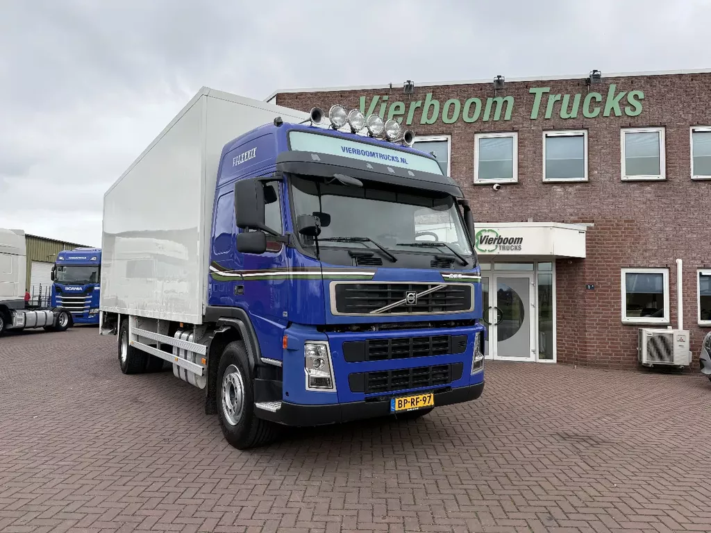 Volvo FM 260 FM9-260 4X2 / Schaltgetriebe / Koffer mit Ladebordwand / Schaltgetriebe / Euro3