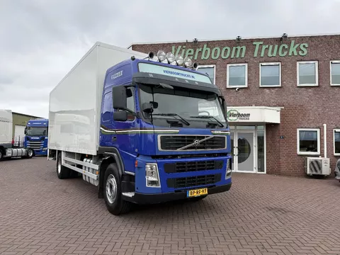 Volvo FM 260 FM9-260 4X2 / Schaltgetriebe / Koffer mit Ladebordwand / Schaltgetriebe / Euro3