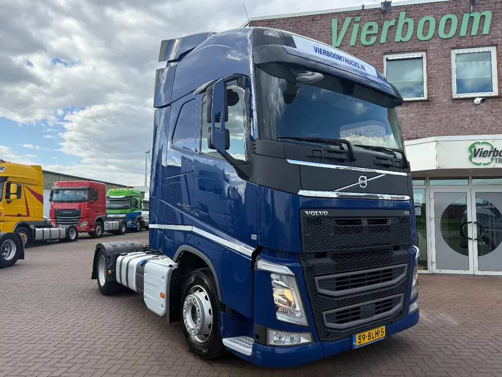 Volvo FH FH420 Globetrotter lowdeck / 2x tank / acc / Volvo Service / Top condition NL Truck