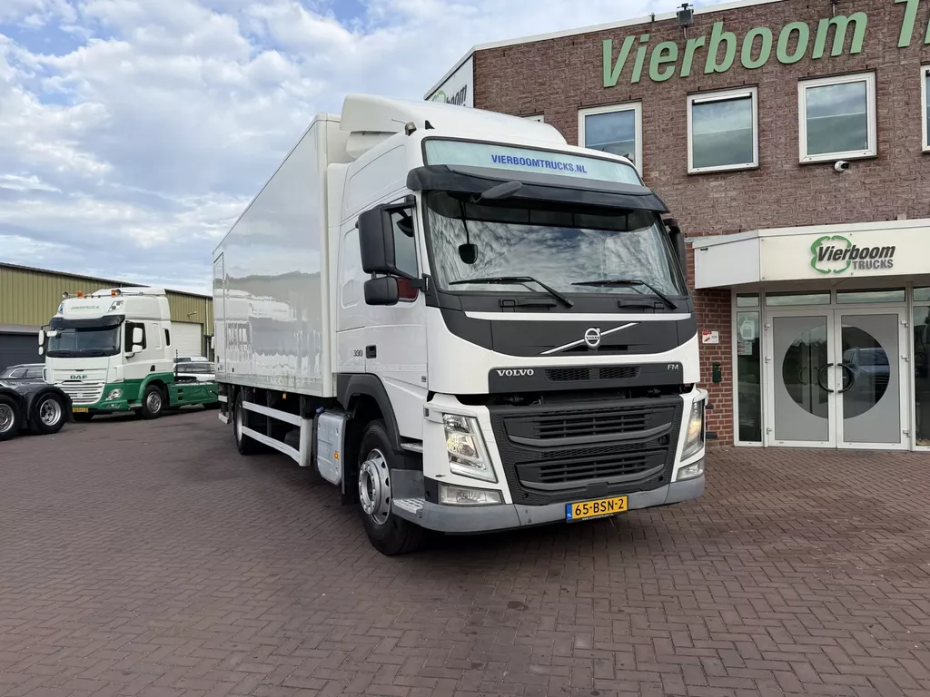 Volvo FM FM330 4X2 Globbetroter / Koffer mit LBW
